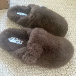 Beach by Matisse Women's Plush Brown Cozy Slippers